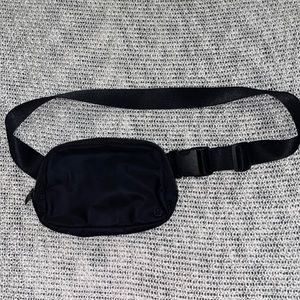 Lululemon belt bag black